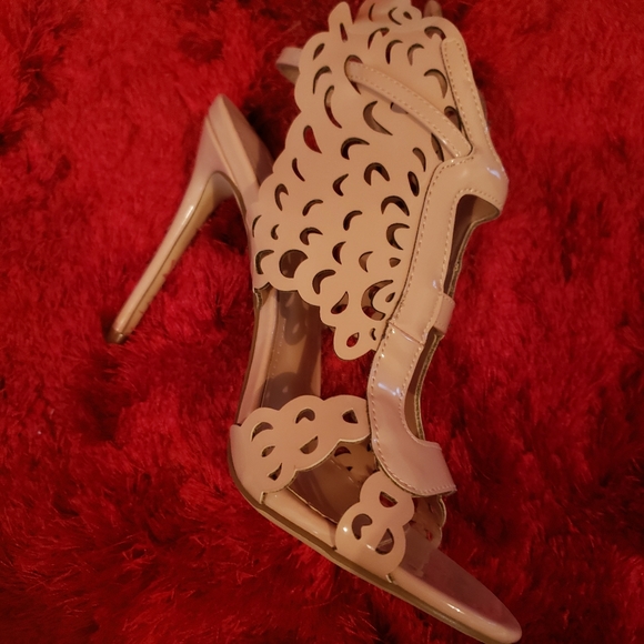 Shoes - Picture 4 of 5